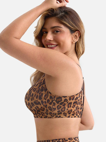 Wholesale Seamless Comfort Underarm Smoothing V-Neck Bralette with Adjustable Straps -